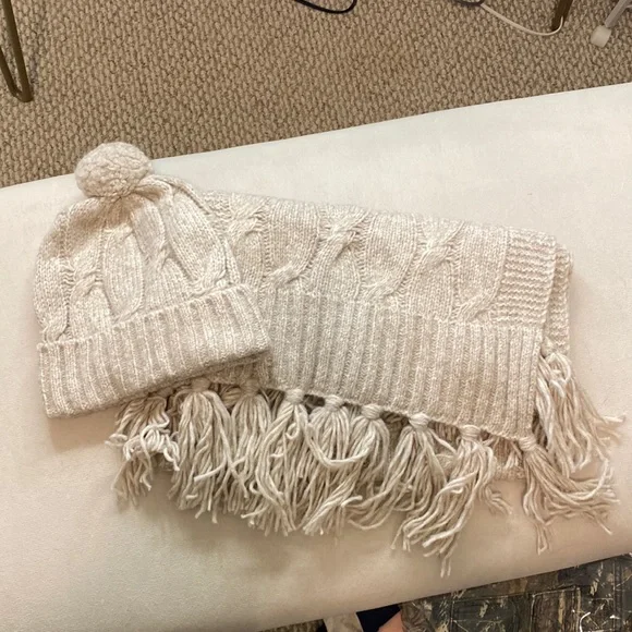 J. Crew | Accessories | J Crew Scarf And Hat Set | Poshmark display picture 3